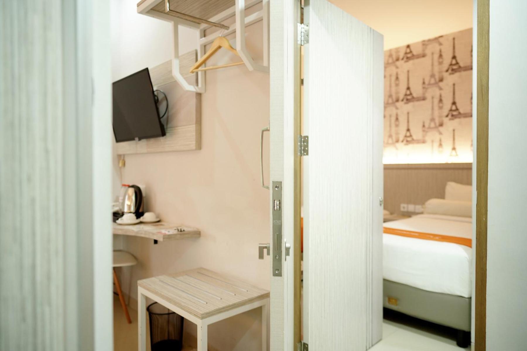 Front One Hotel Sragen 외부 사진
