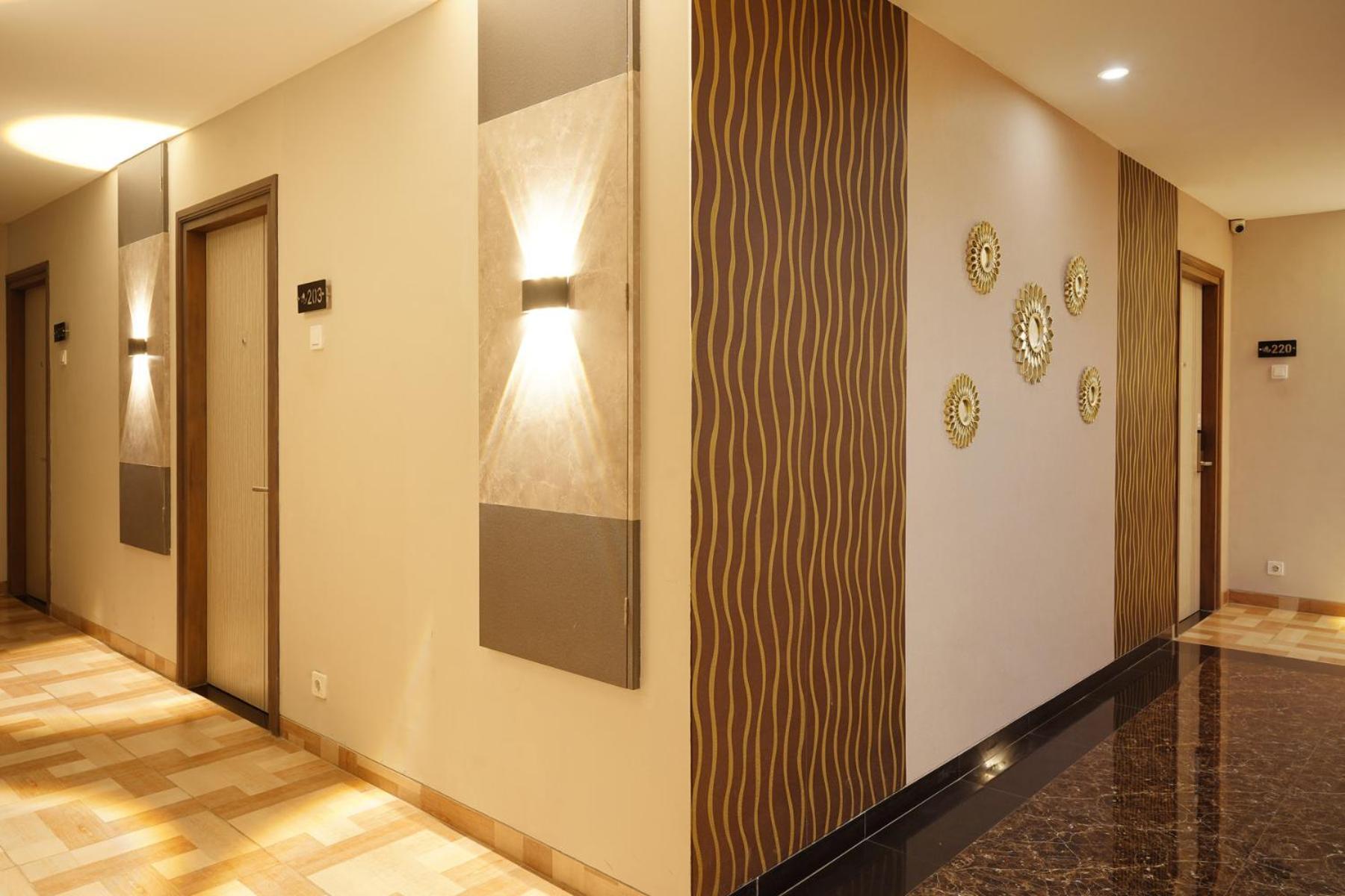 Front One Hotel Sragen 외부 사진