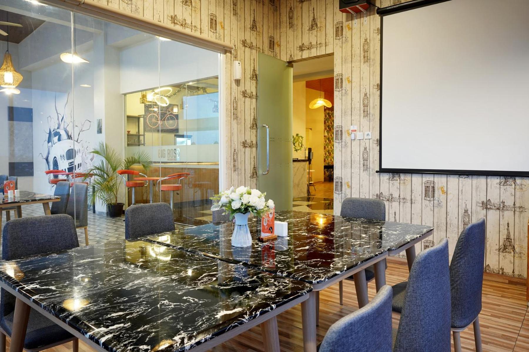 Front One Hotel Sragen 외부 사진