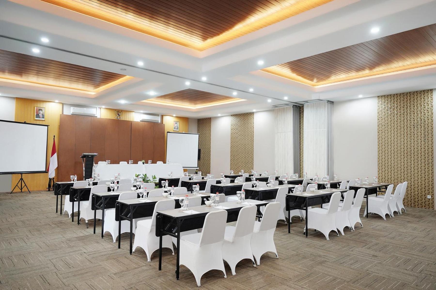 Front One Hotel Sragen 외부 사진