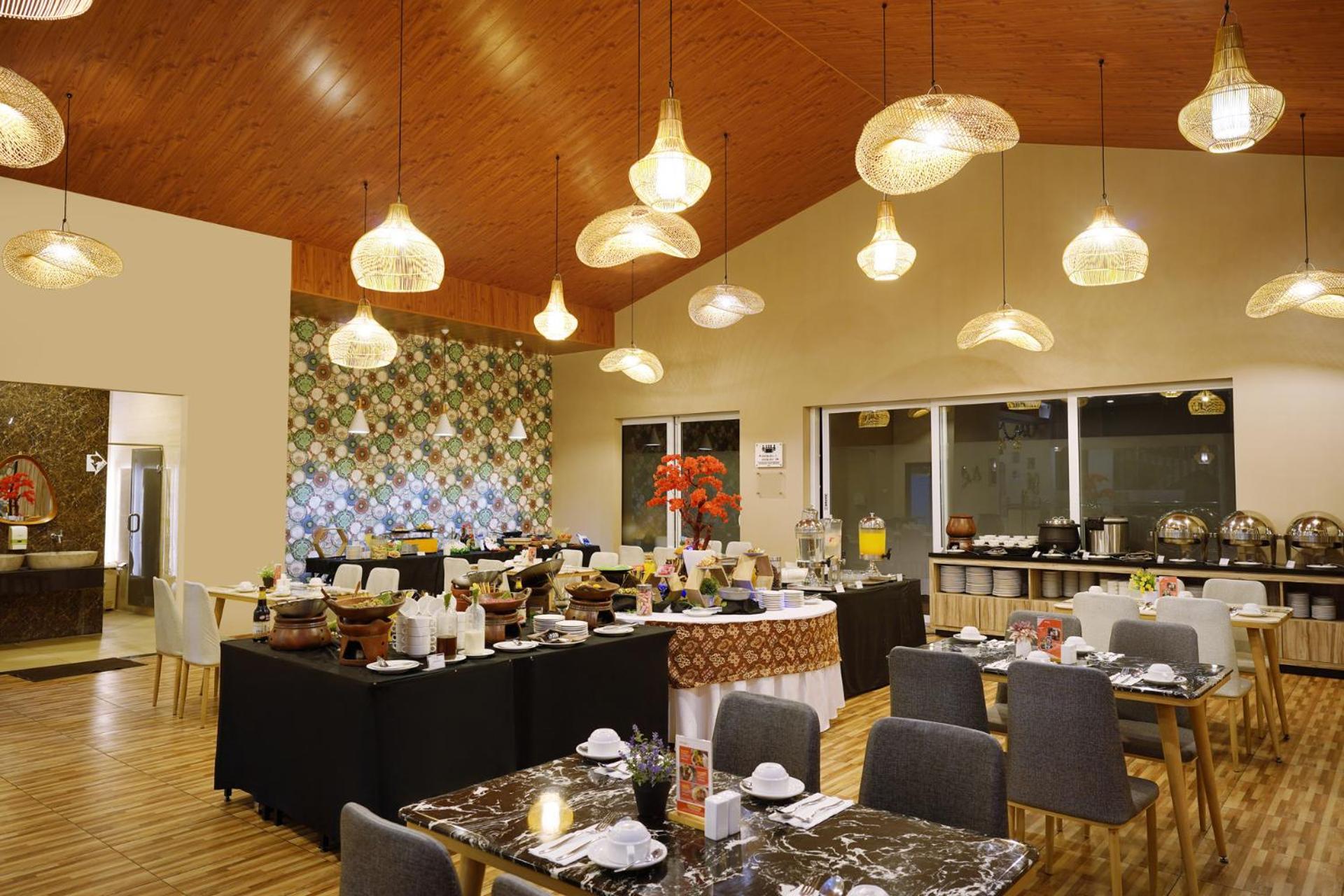 Front One Hotel Sragen 외부 사진