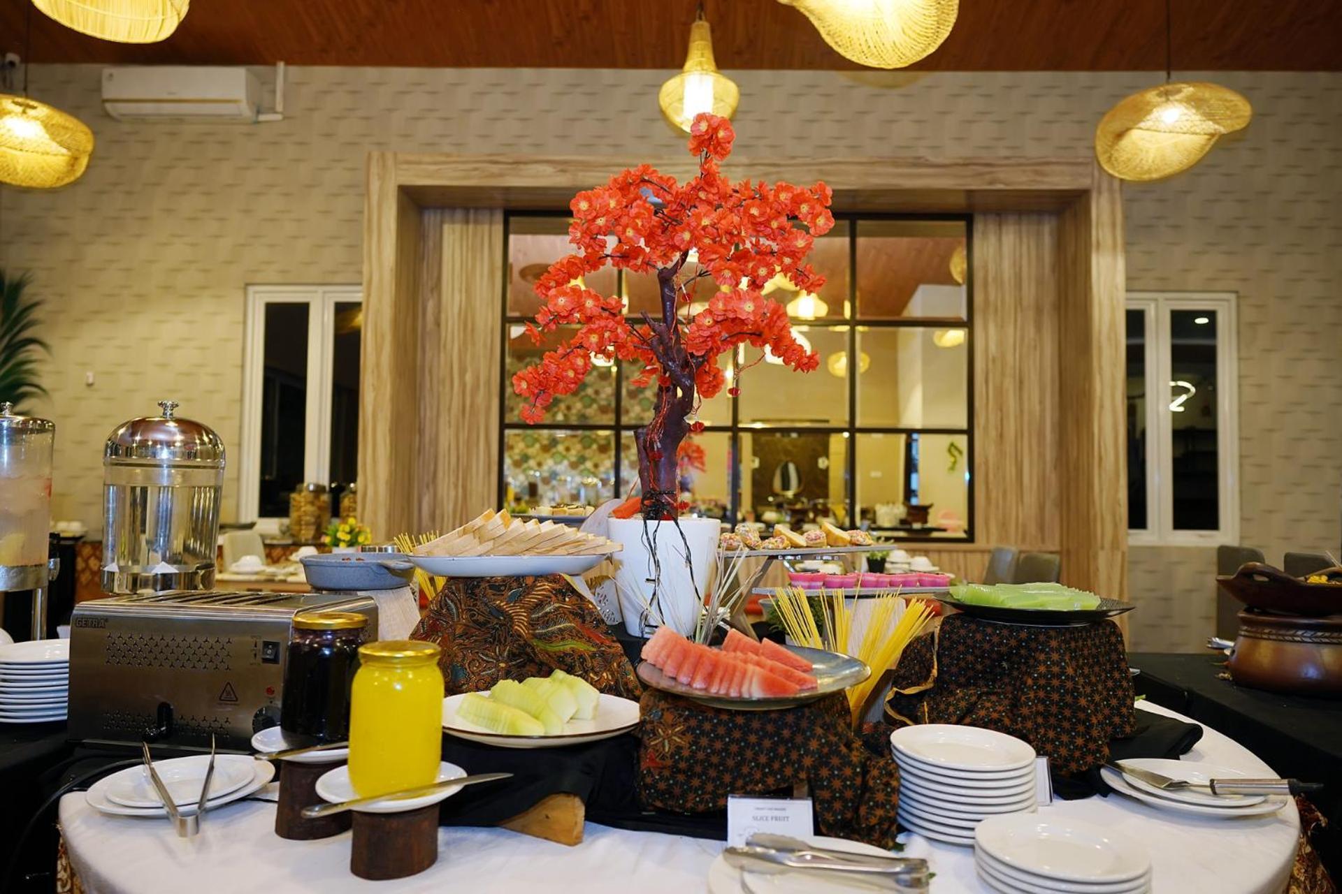 Front One Hotel Sragen 외부 사진