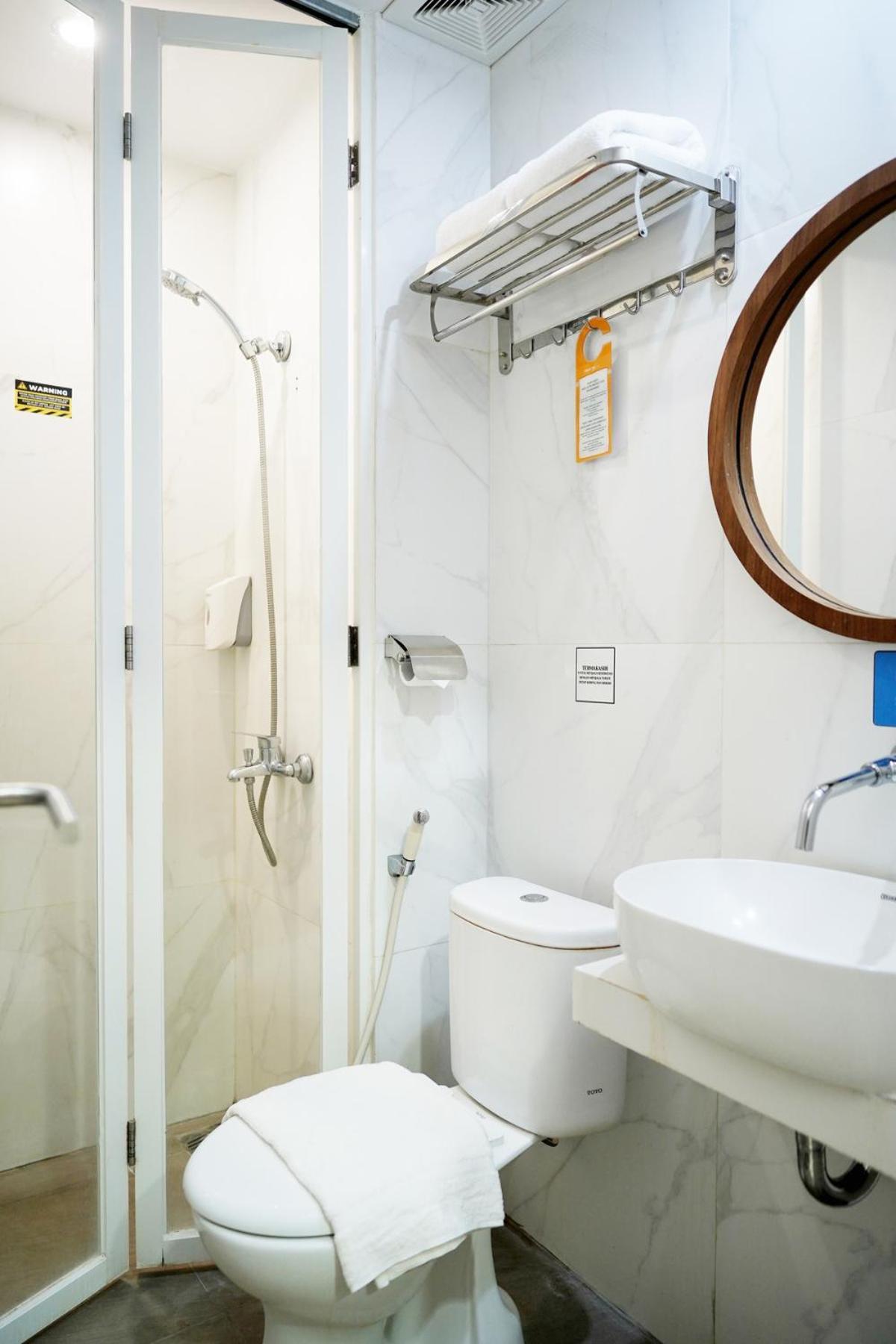 Front One Hotel Sragen 외부 사진